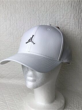 Nike Air Jordan Strapback Hat Adult Unisex SZ M/L Metal Jumpman White HM5750-100